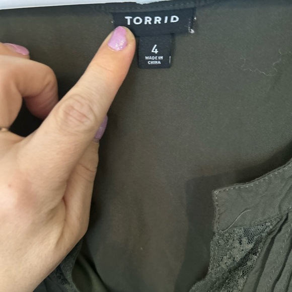 TORRID Dress 4 Tiered Lace Trim Split V-Neck Pintuck A-Line Short Sleeve Green - Picture 3 of 8